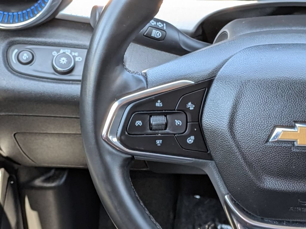 Used 2025 Chevrolet Trax LT w/ LT Convenience Package FWD image 17