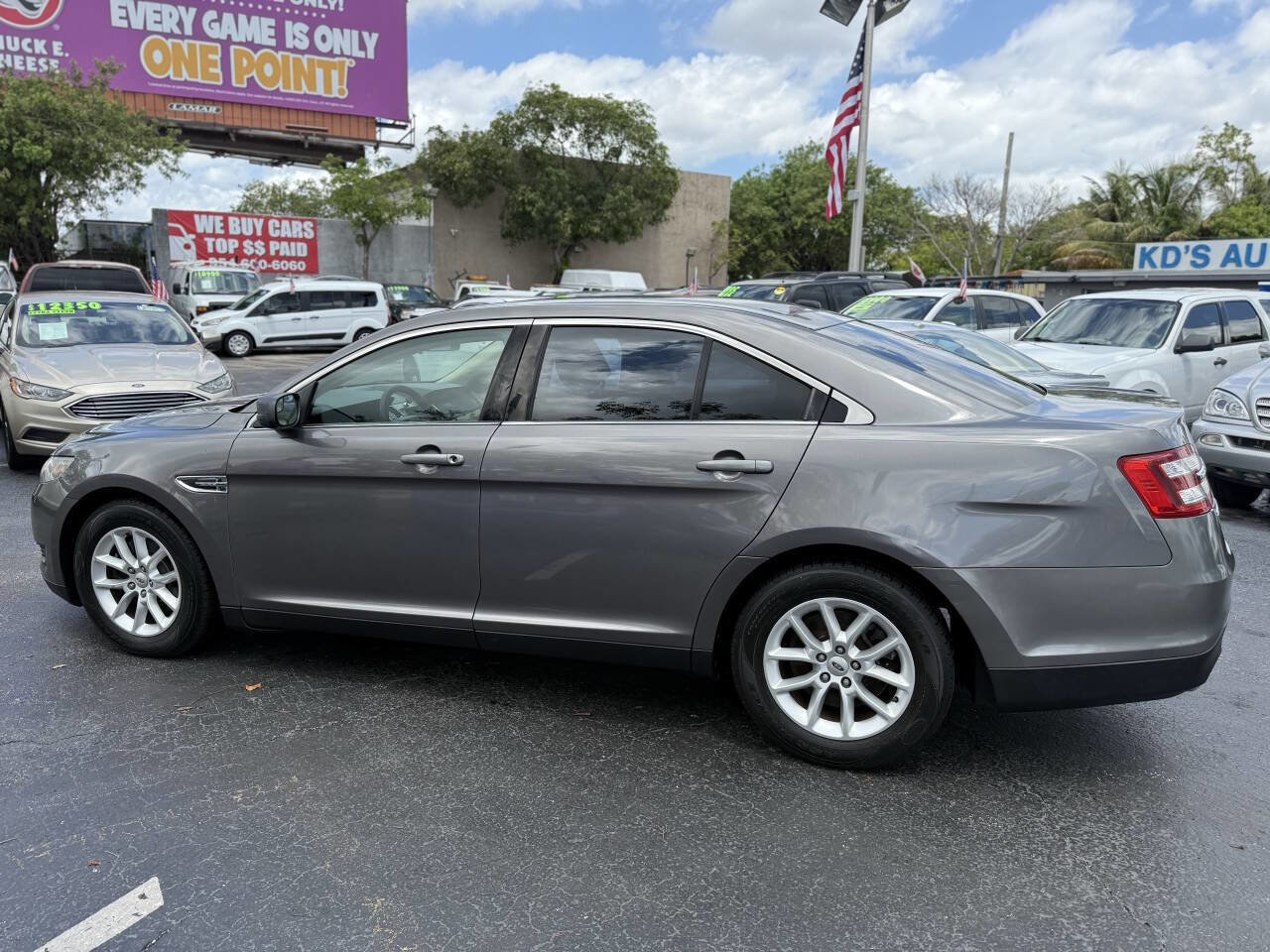 Used 2013 Ford Taurus SE image 5