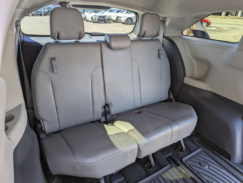 Used 2021 Toyota Sienna XLE AWD/4WD image 38