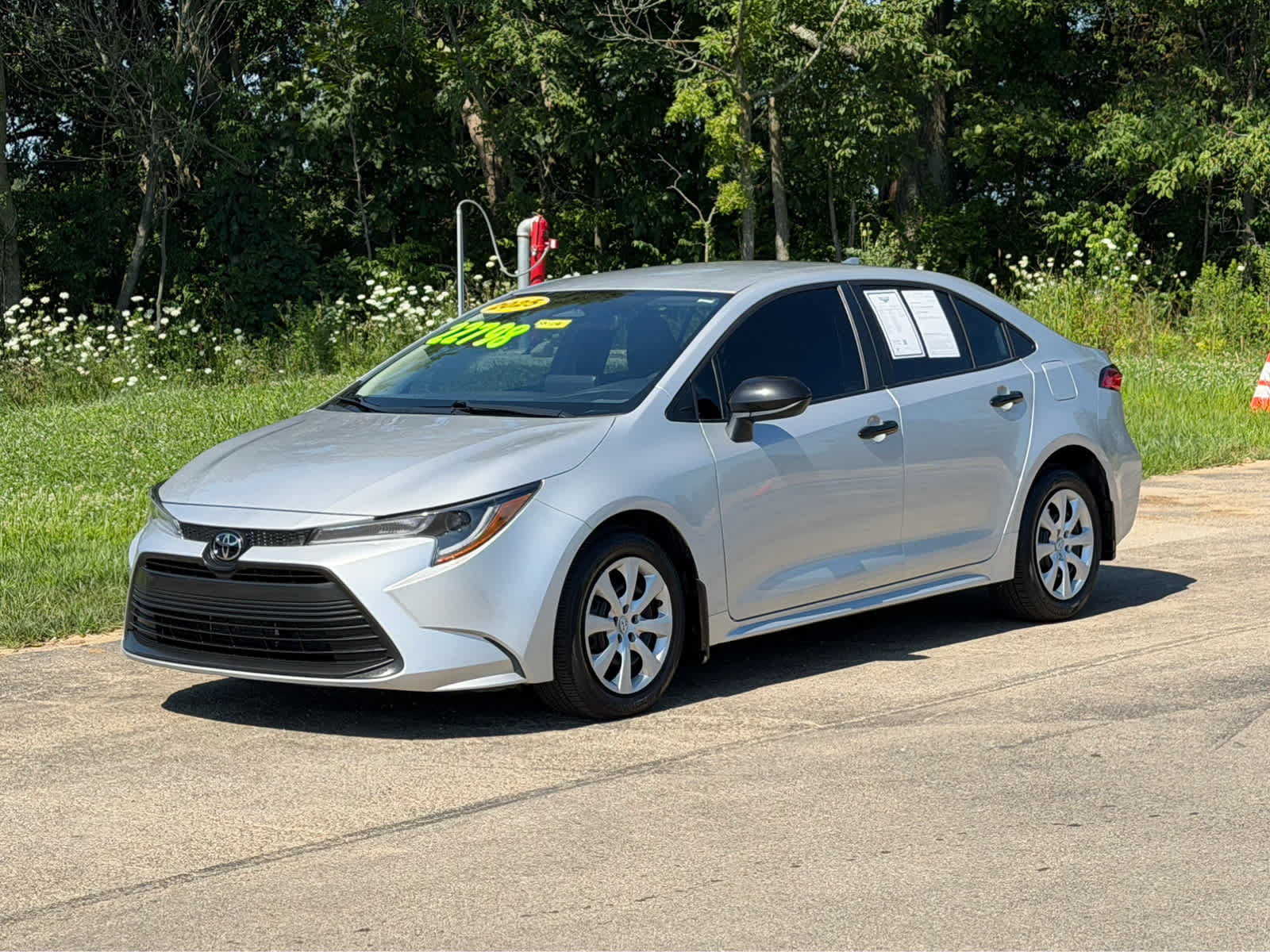 Used 2025 Toyota Corolla LE FWD image 3