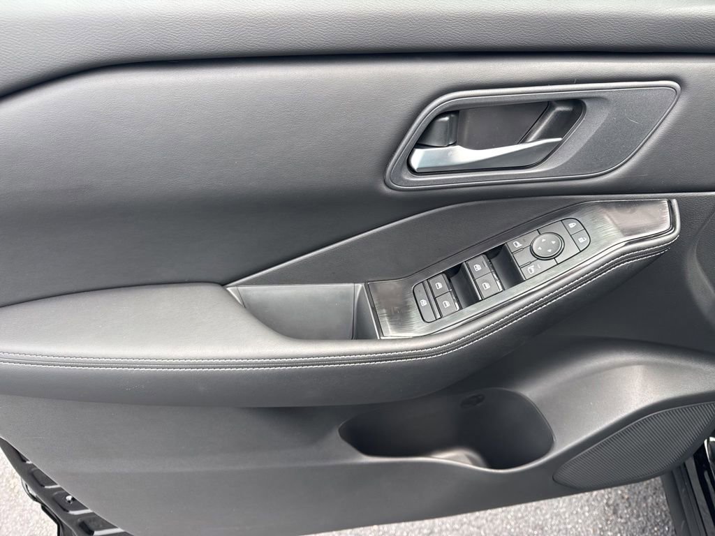 New 2026 Nissan Rogue SV FWD image 12