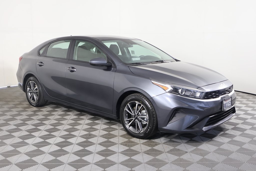 Used 2022 Kia Forte LXS FWD image 2