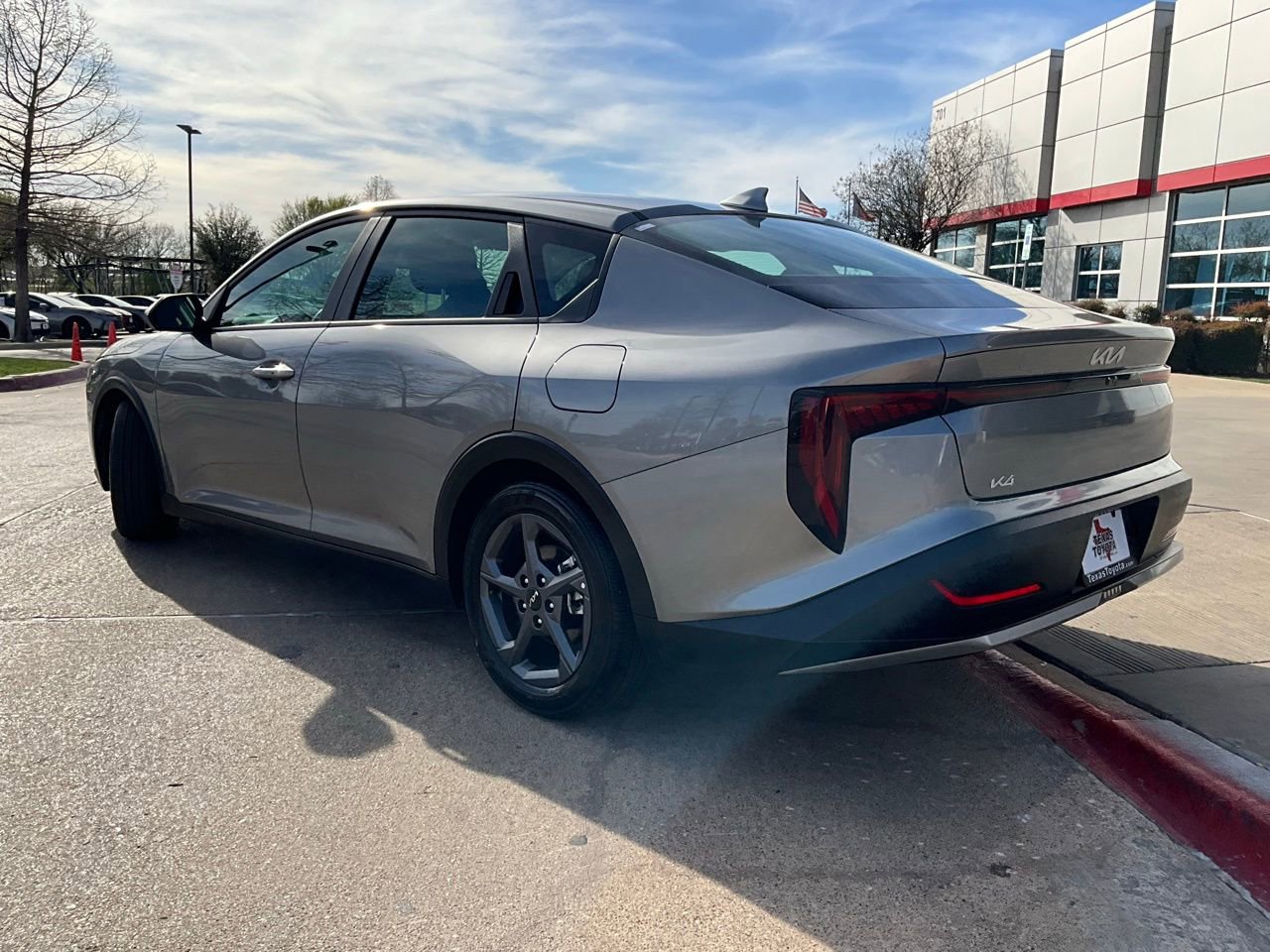 Used 2025 Kia K4 LXS image 8