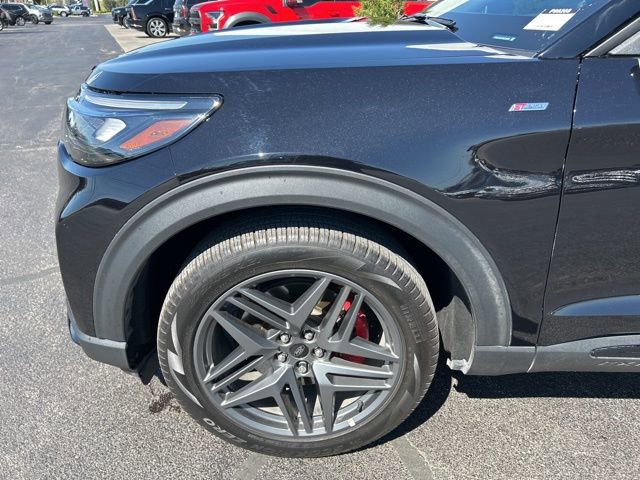 Used 2025 Ford Explorer ST-Line w/ Premium Package image 12