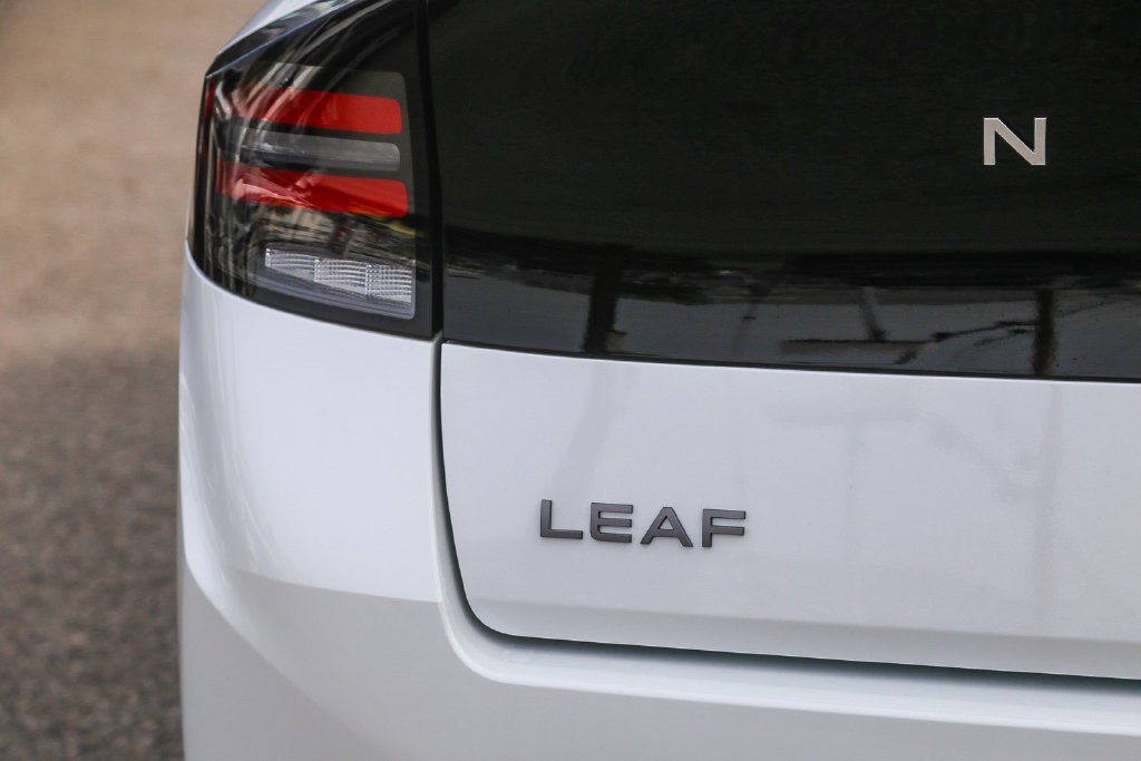 New 2026 Nissan Leaf SV+ w/ Illuminated Package FWD image 9