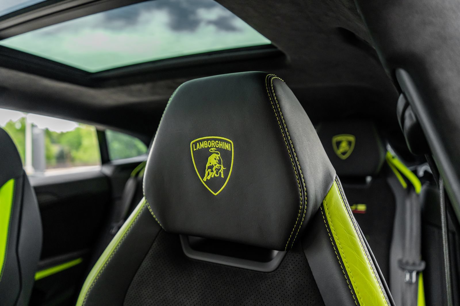 Used 2022 Lamborghini Urus AWD/4WD image 27