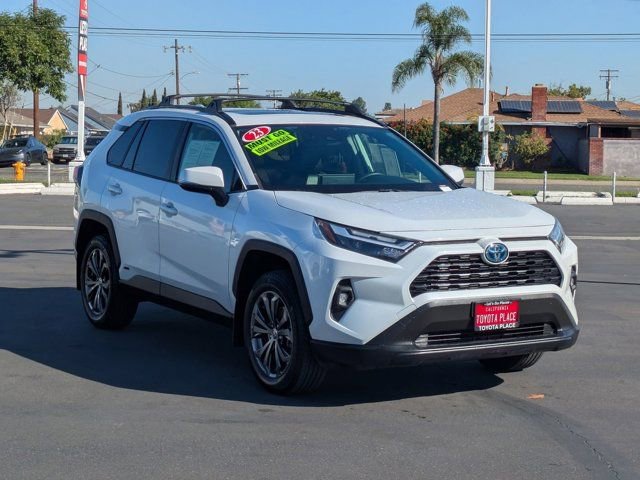 Used 2023 Toyota RAV4 XLE Premium image 3