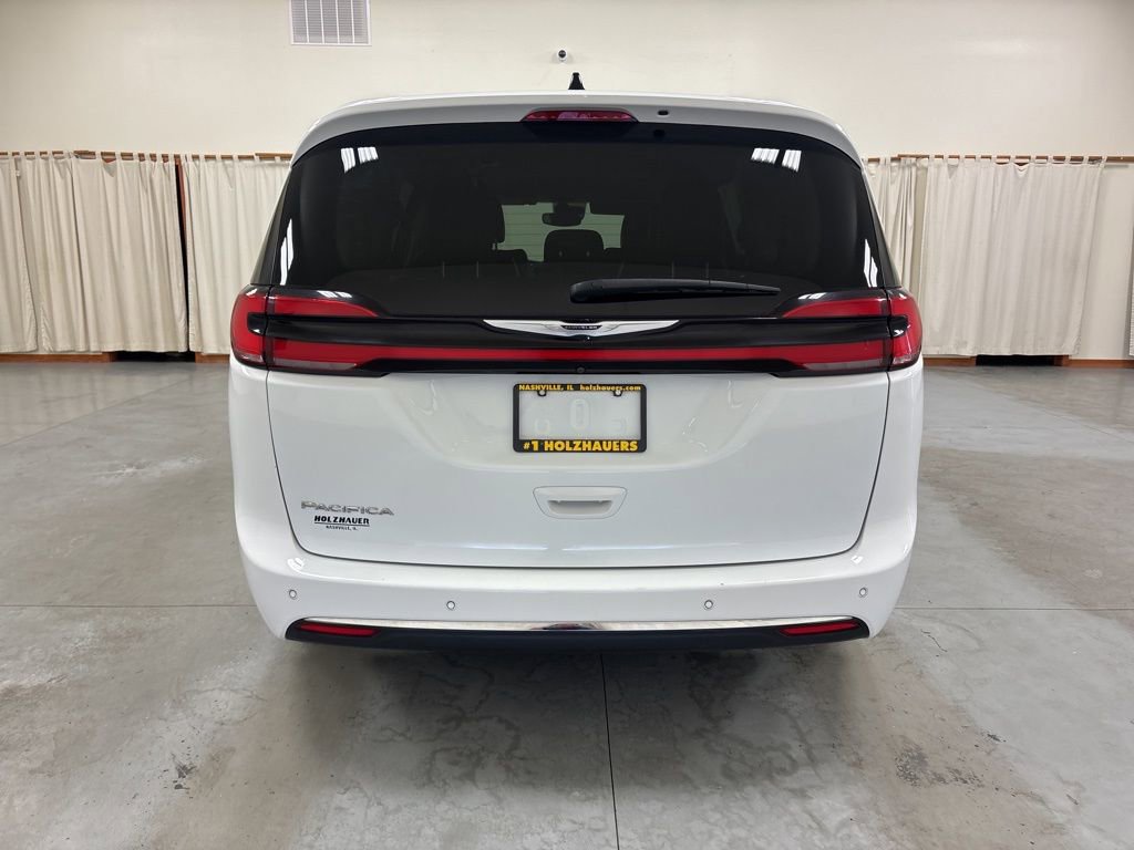 Used 2023 Chrysler Pacifica Touring-L FWD image 7