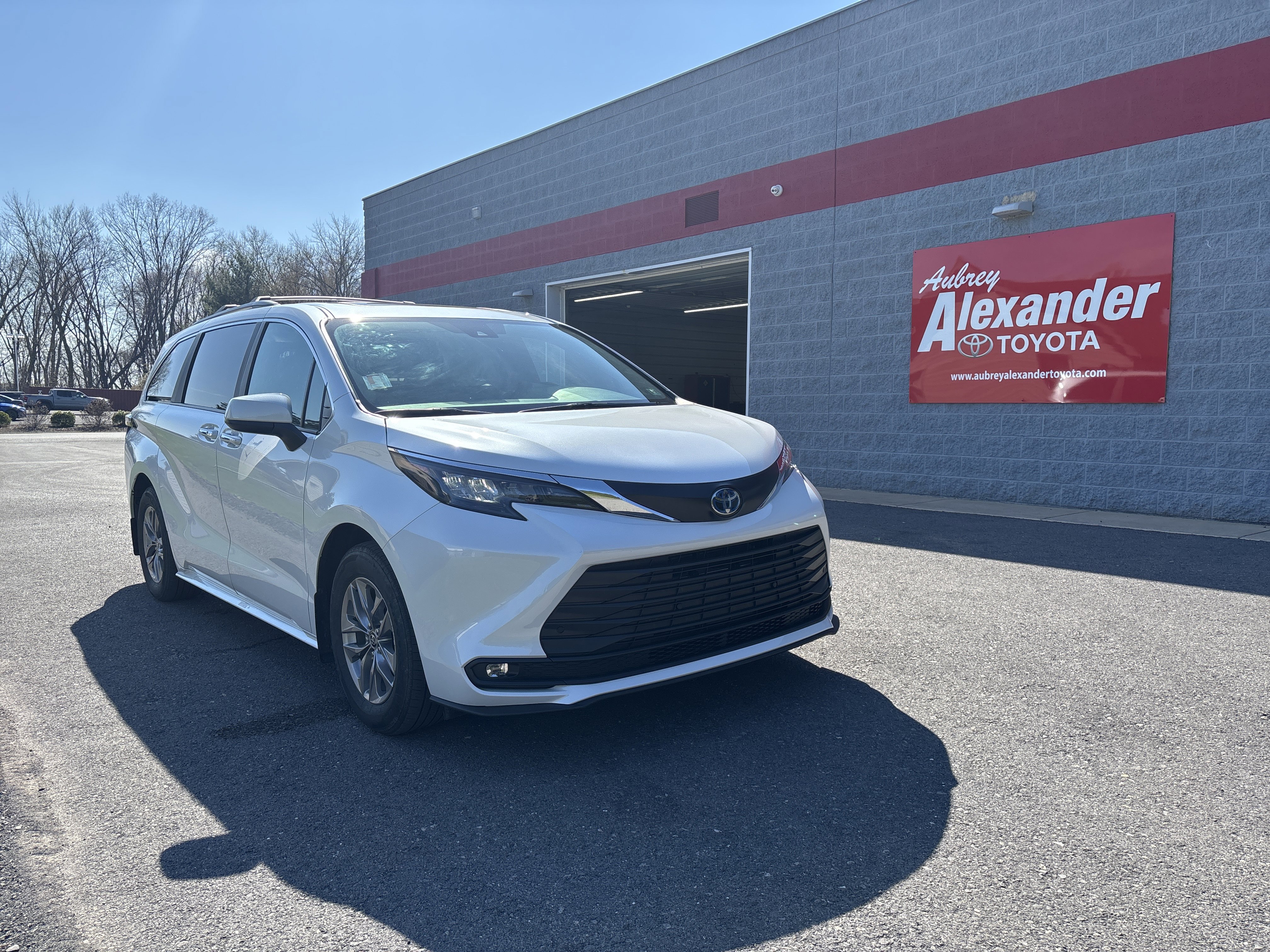 Used 2025 Toyota Sienna XLE