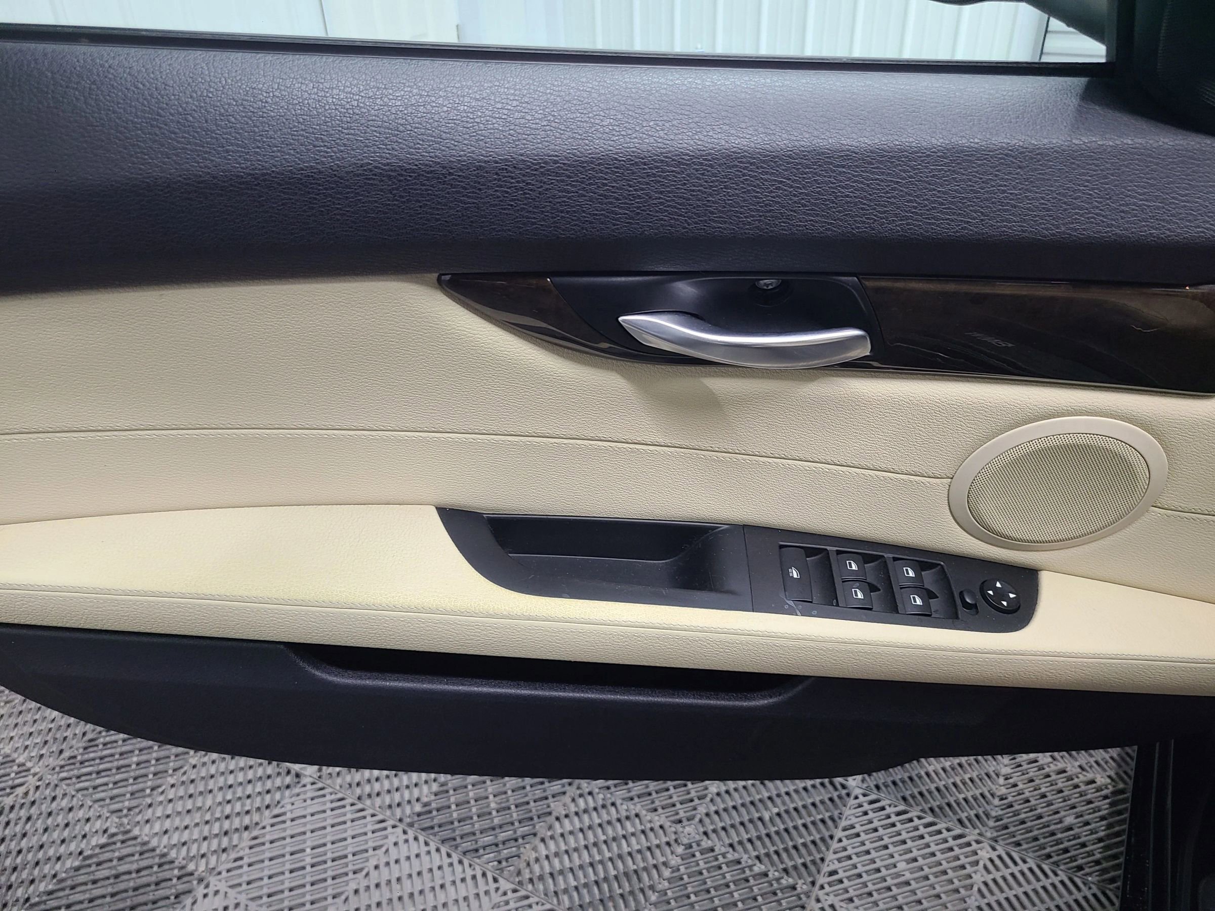 Used 2011 BMW Z4 sDrive30i RWD image 21