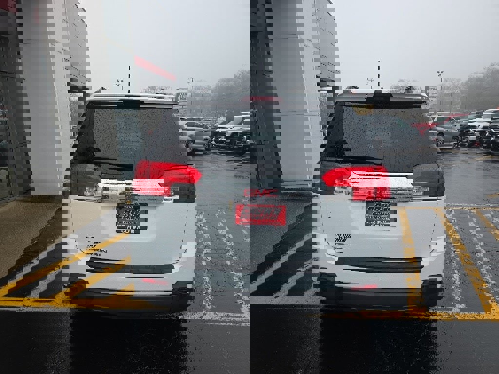 Used 2015 GMC Terrain SLE w/ Chrome Edition image 4