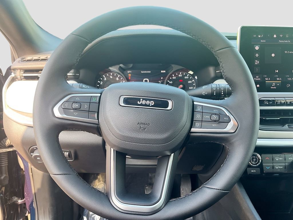 Used 2024 Jeep Compass Limited image 11