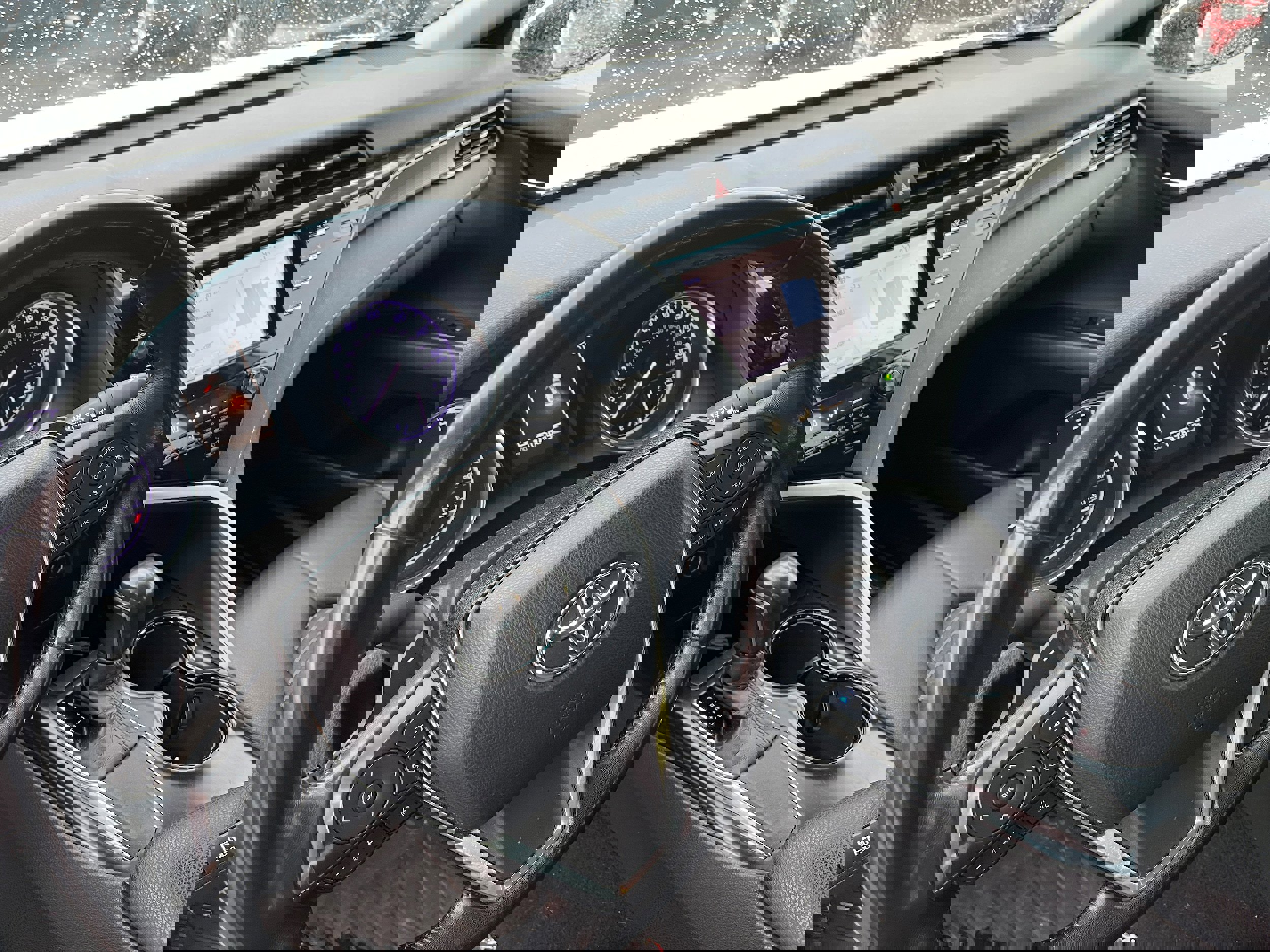 Used 2019 Toyota Camry SE FWD image 7