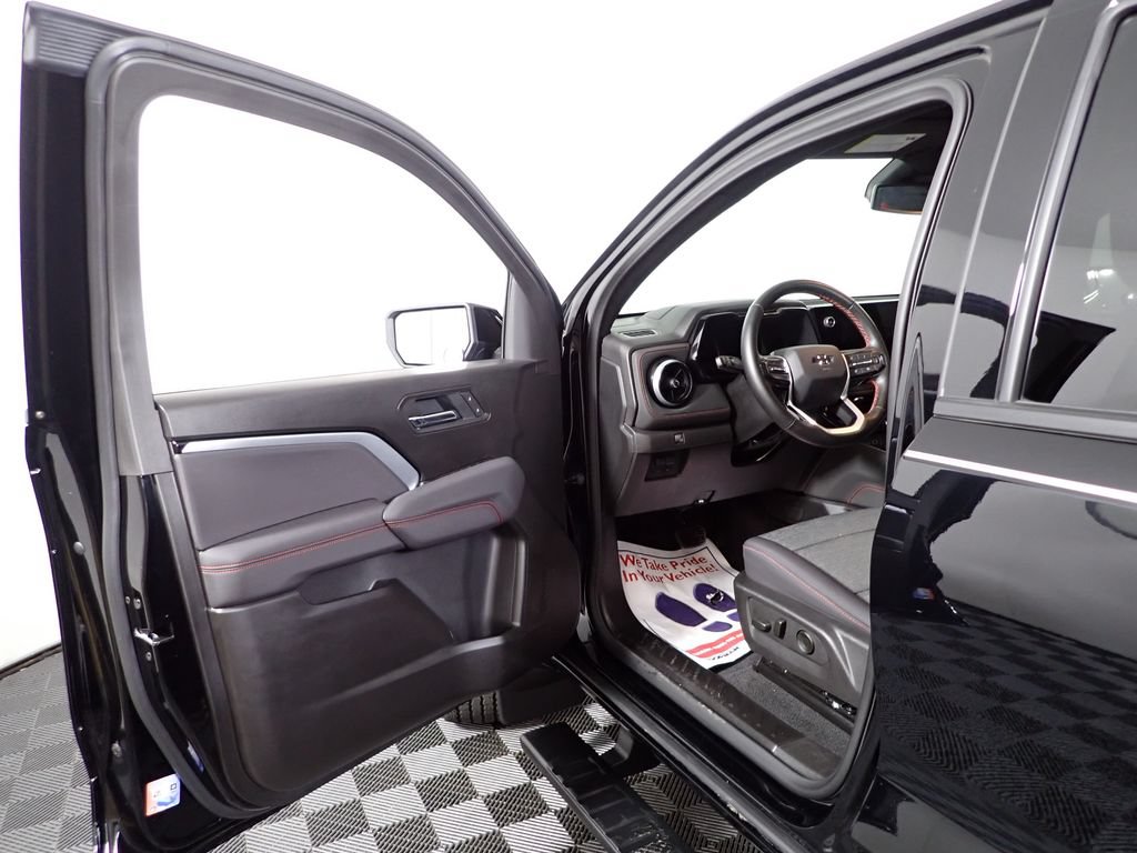 Used 2026 Chevrolet Colorado Z71 AWD/4WD image 19