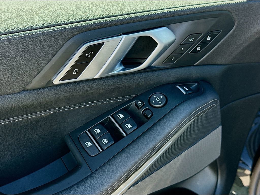 Used 2021 BMW X5 xDrive40i w/ M Sport Package image 24