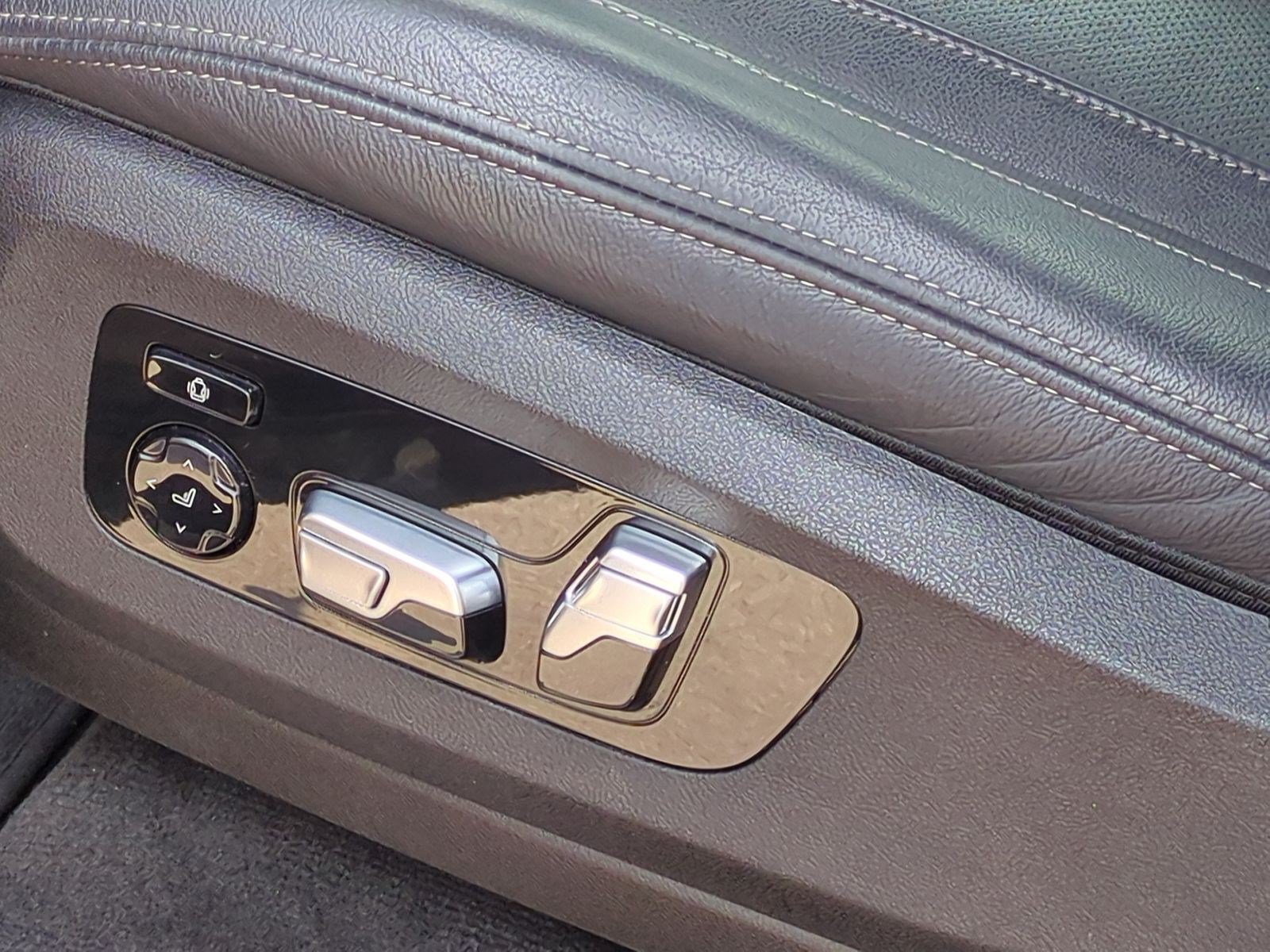 Used 2022 BMW X5 M50i w/ Executive Package AWD/4WD image 17