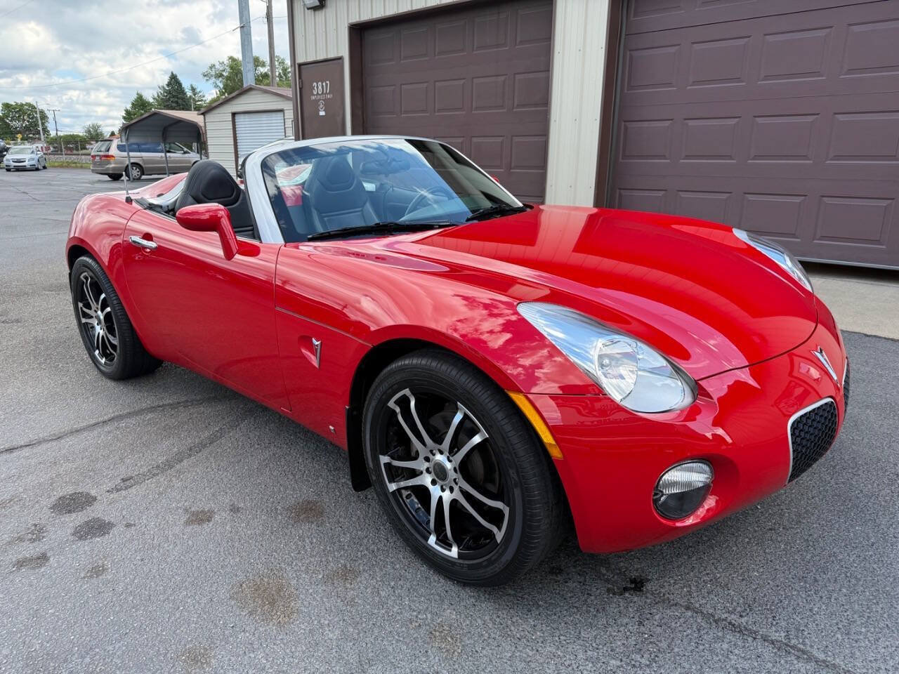 Used 2006 Pontiac Solstice Convertible w/ Premium Package RWD image 4