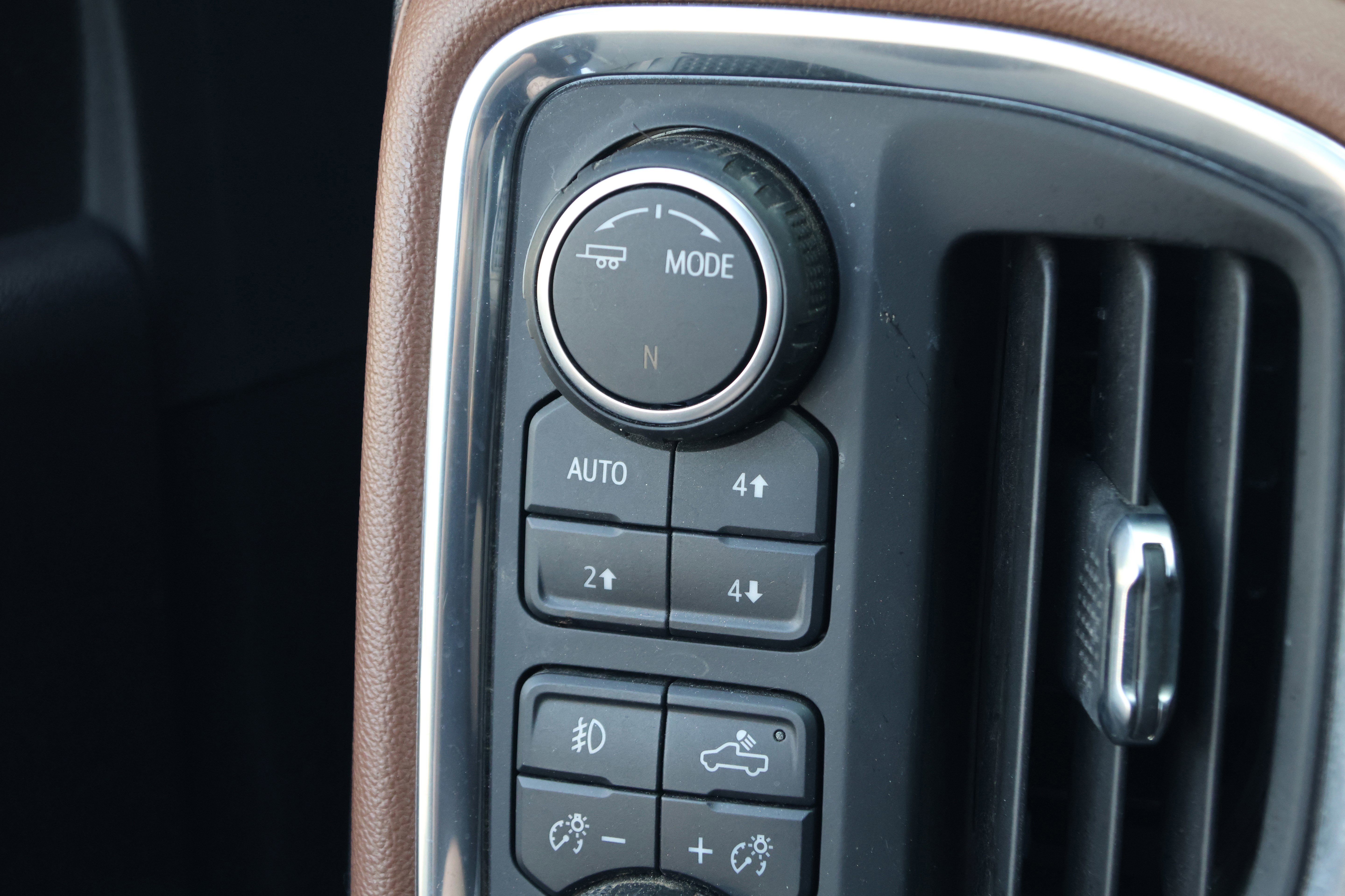 Used 2023 Chevrolet Silverado 2500 High Country w/ Z71 Off-Road Package AWD/4WD image 16