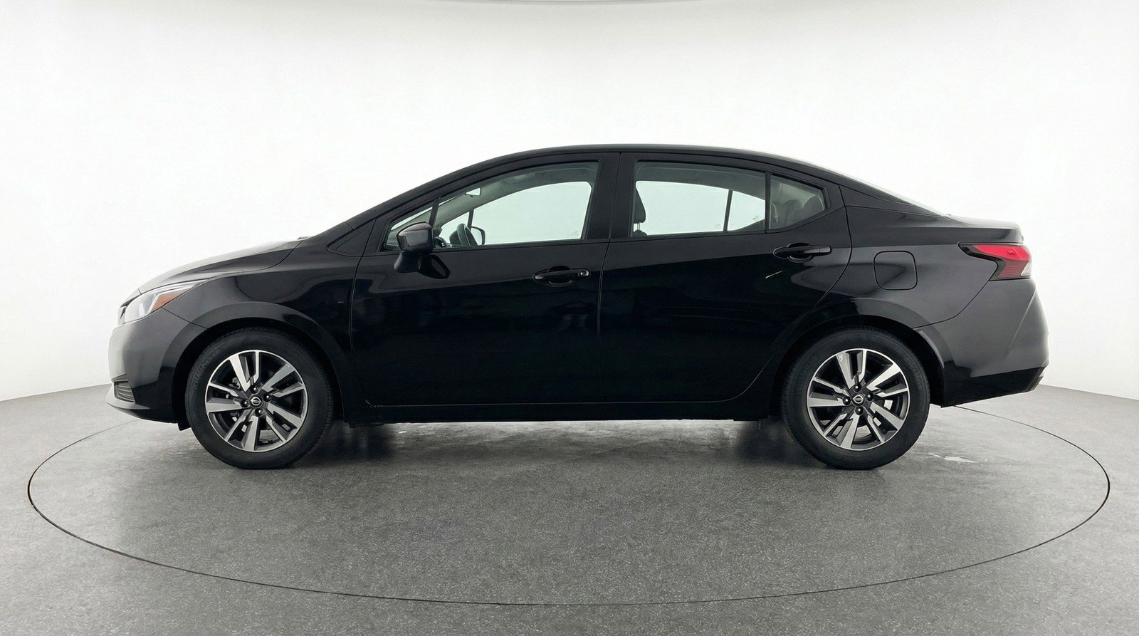 Used 2025 Nissan Versa SV FWD image 5