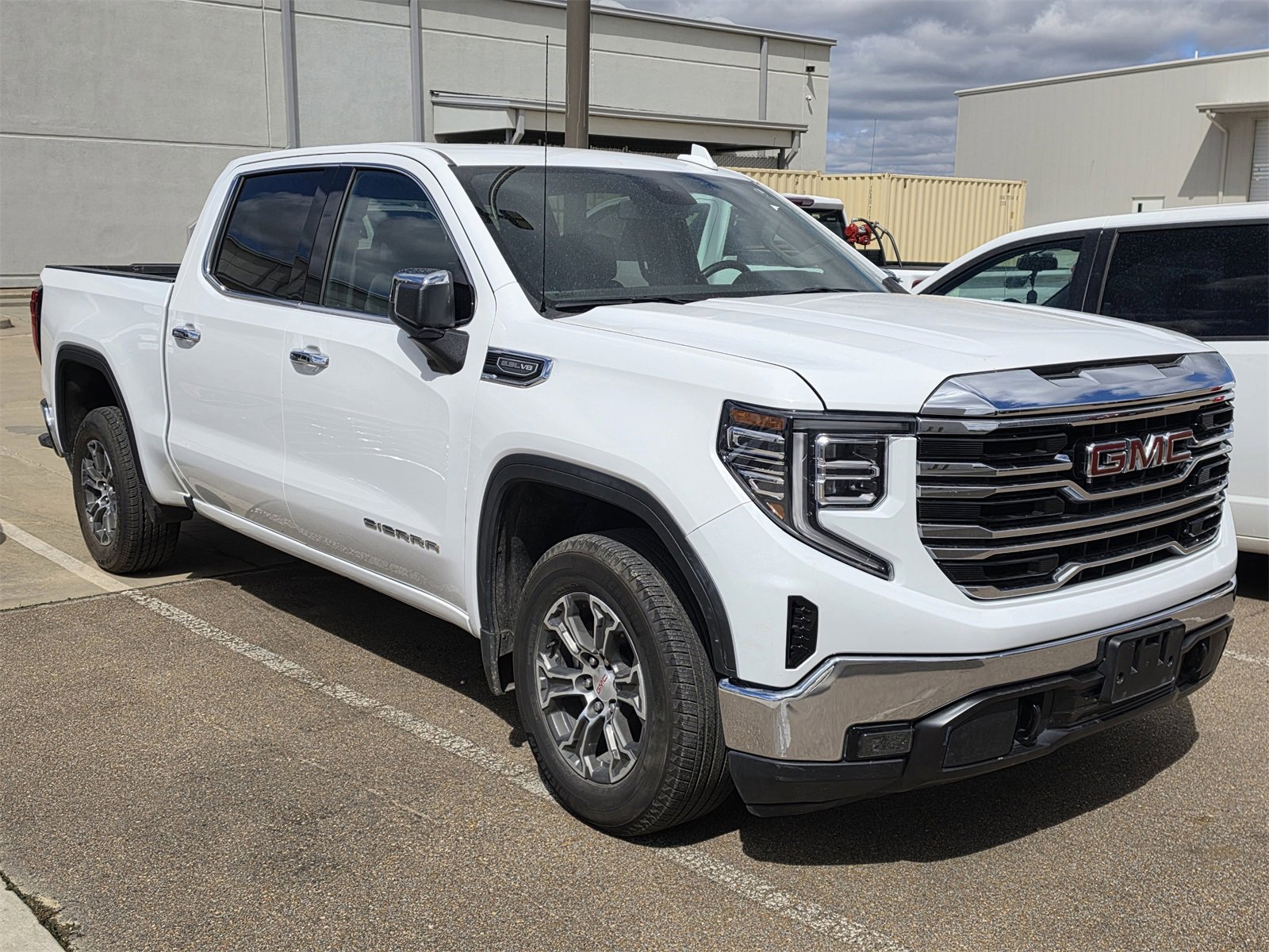 Used 2025 GMC Sierra 1500 SLT image 3
