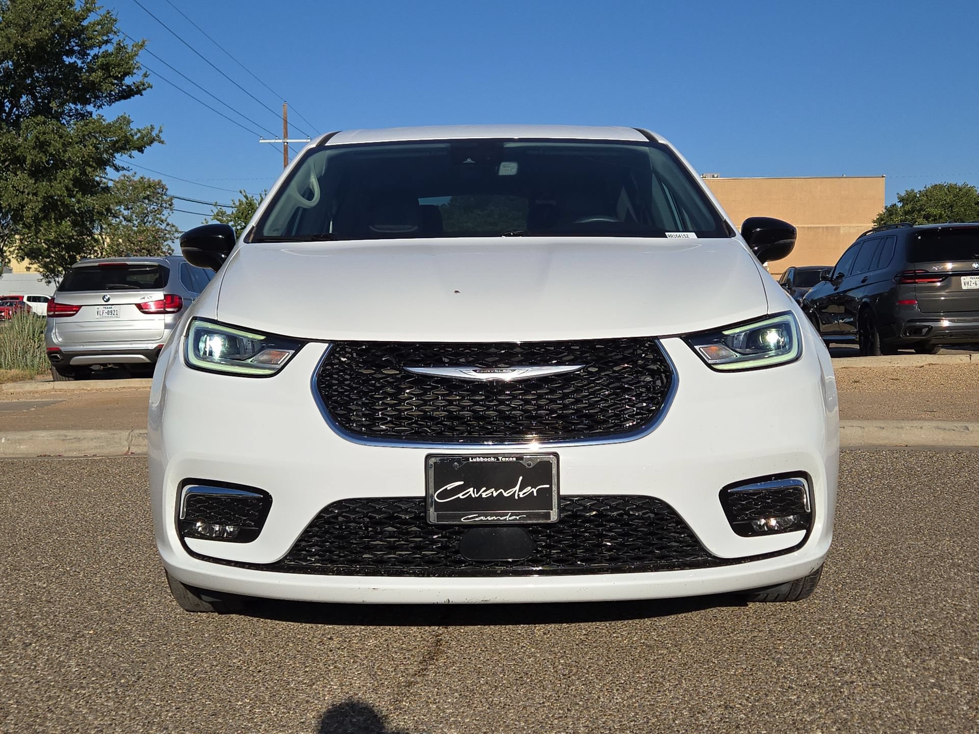 Used 2024 Chrysler Pacifica Touring-L FWD image 10