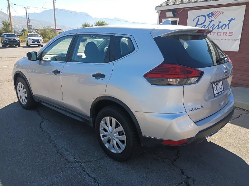 Used 2017 Nissan Rogue S AWD/4WD image 3