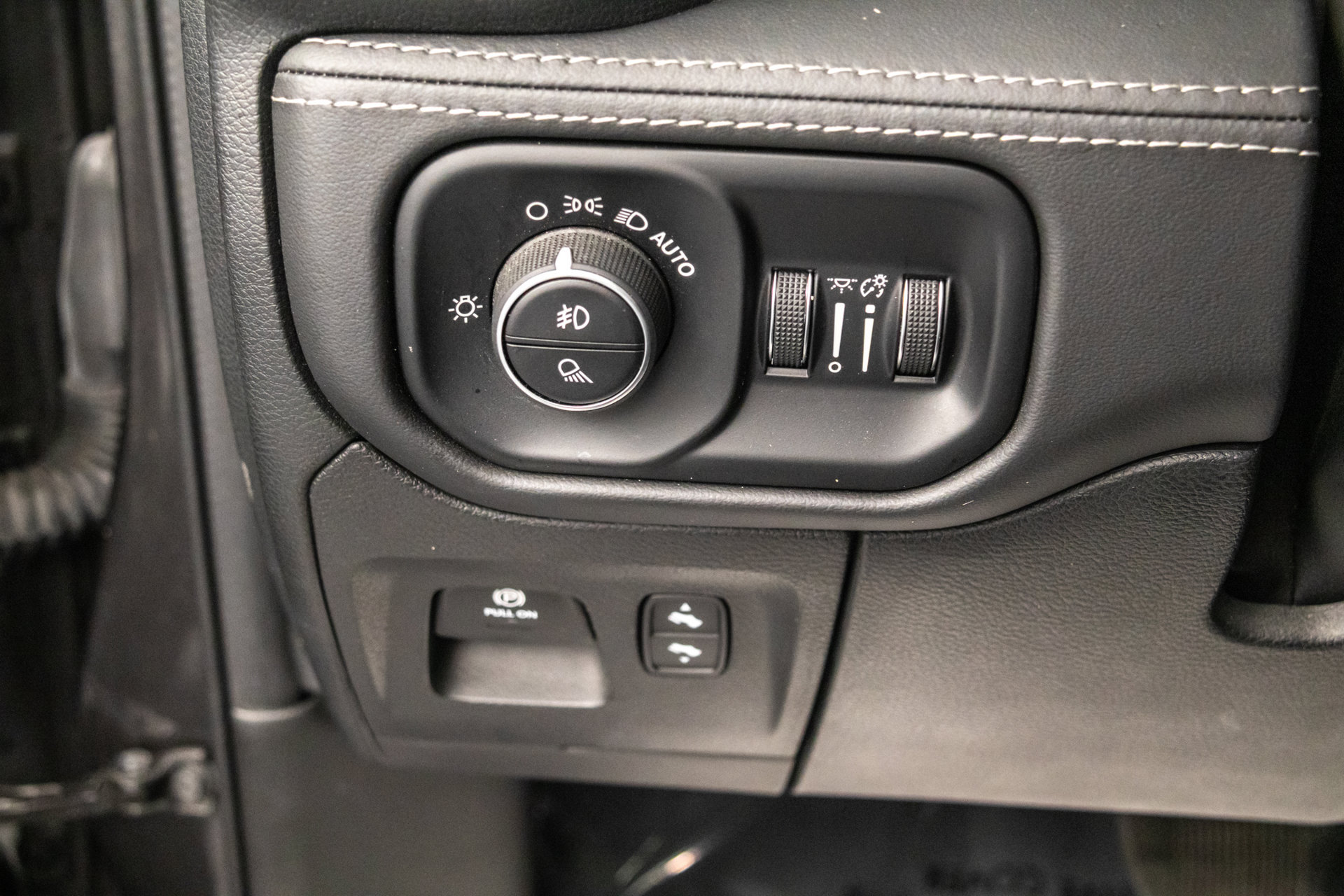 Used 2022 RAM 1500 Limited w/ Night Edition AWD/4WD image 17