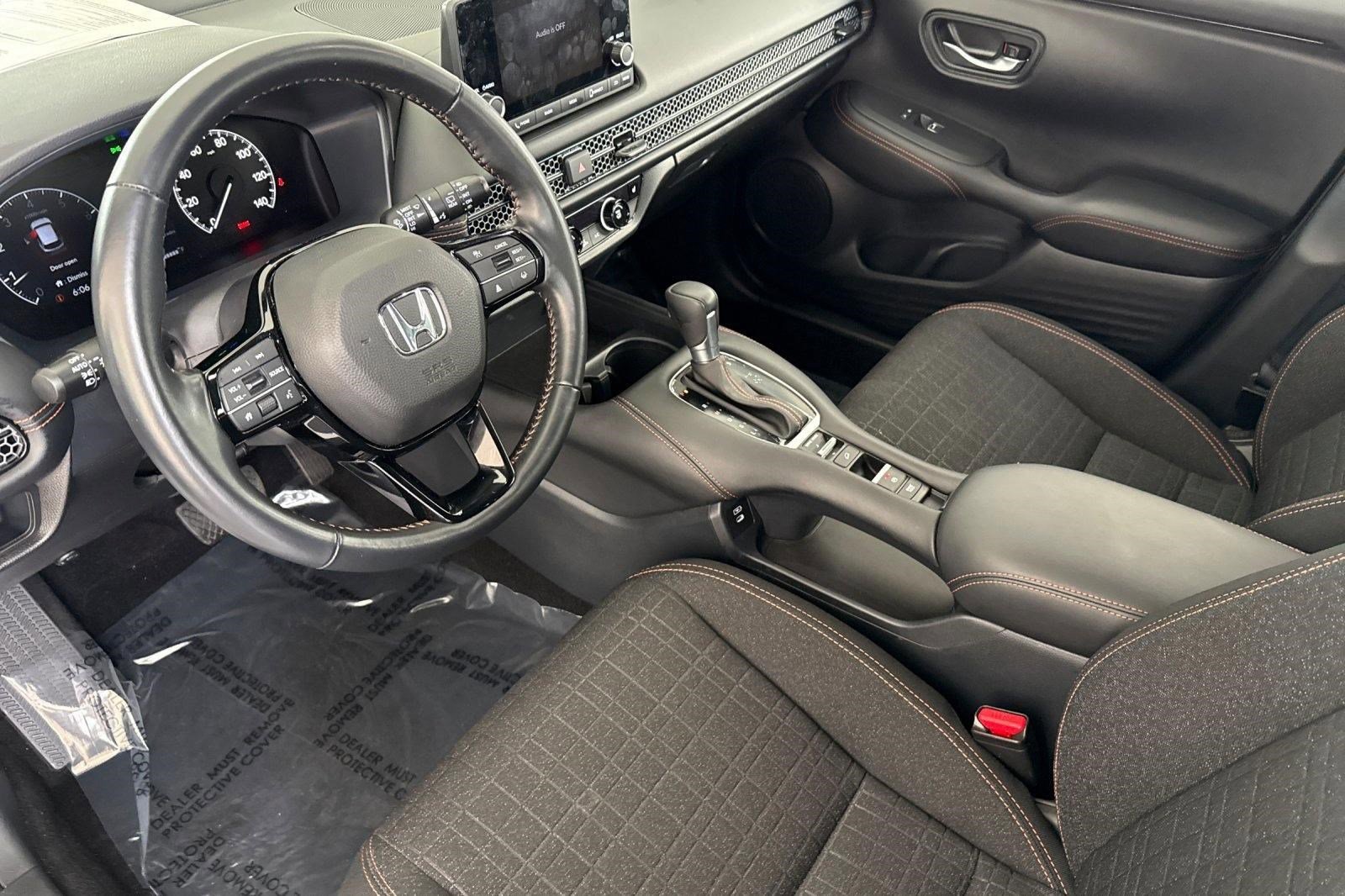 Certified 2025 Honda HR-V Sport image 4
