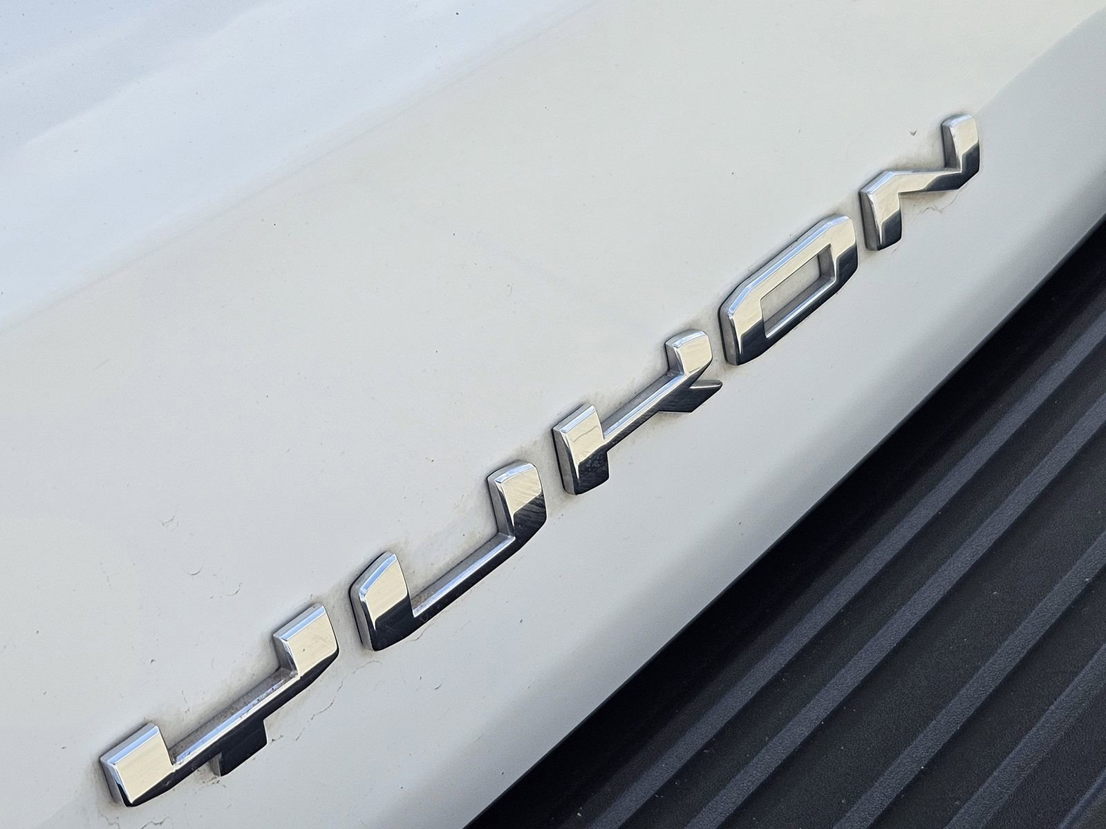 Used 2024 GMC Yukon XL AT4 w/ AT4 Premium Package AWD/4WD image 18