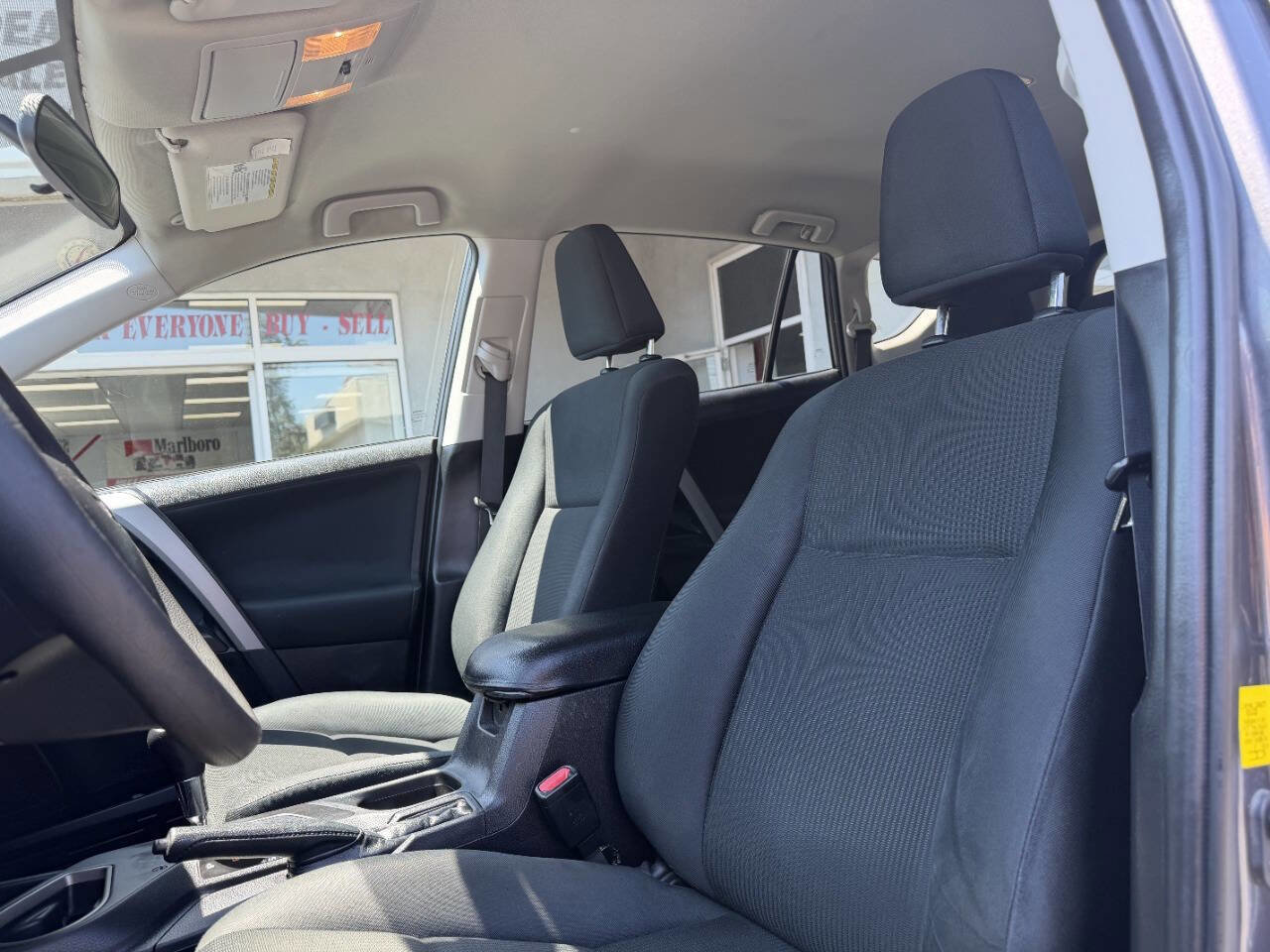 Used 2016 Toyota RAV4 LE AWD/4WD image 18