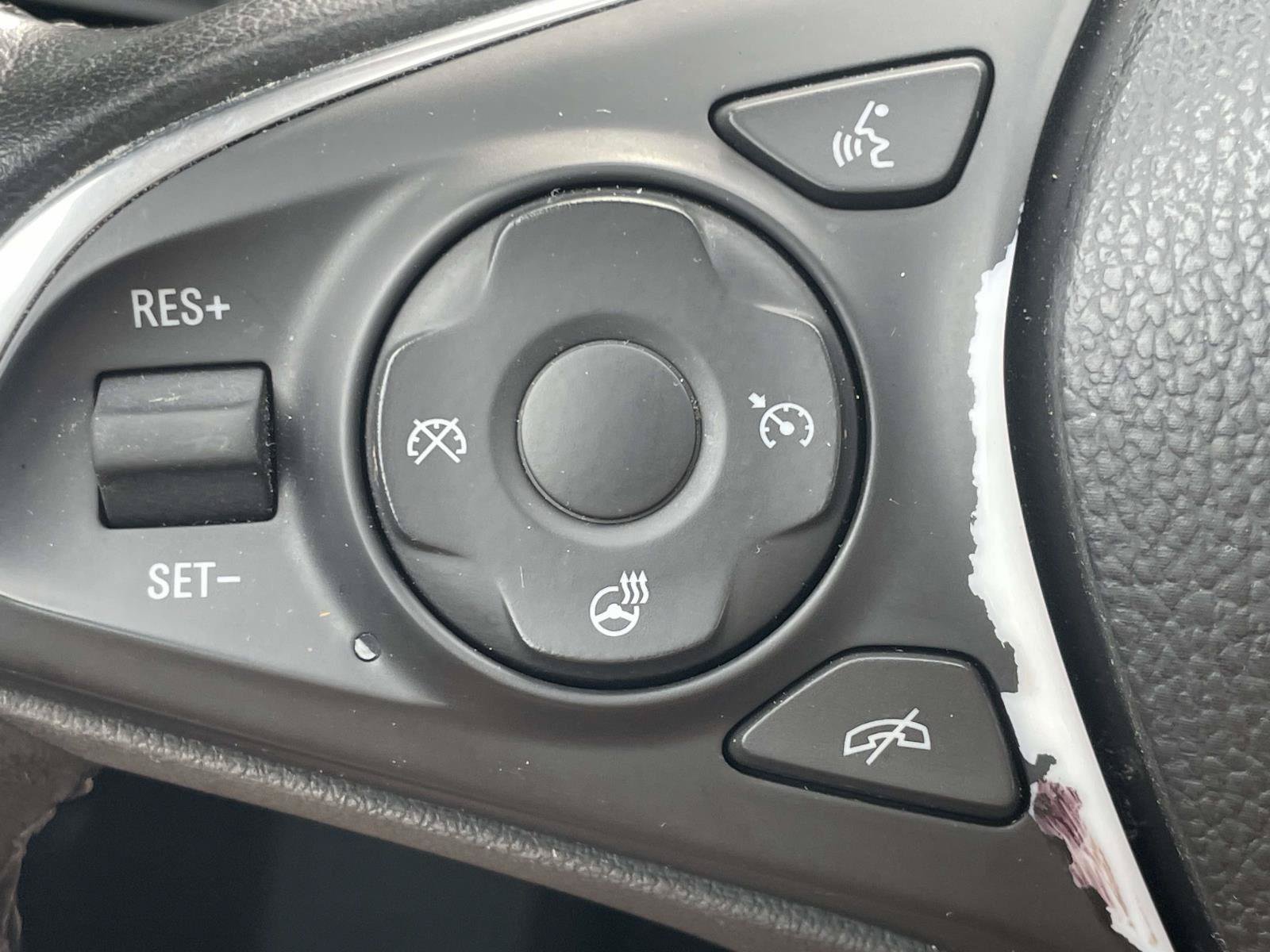 Used 2019 Buick Envision Essence FWD image 25