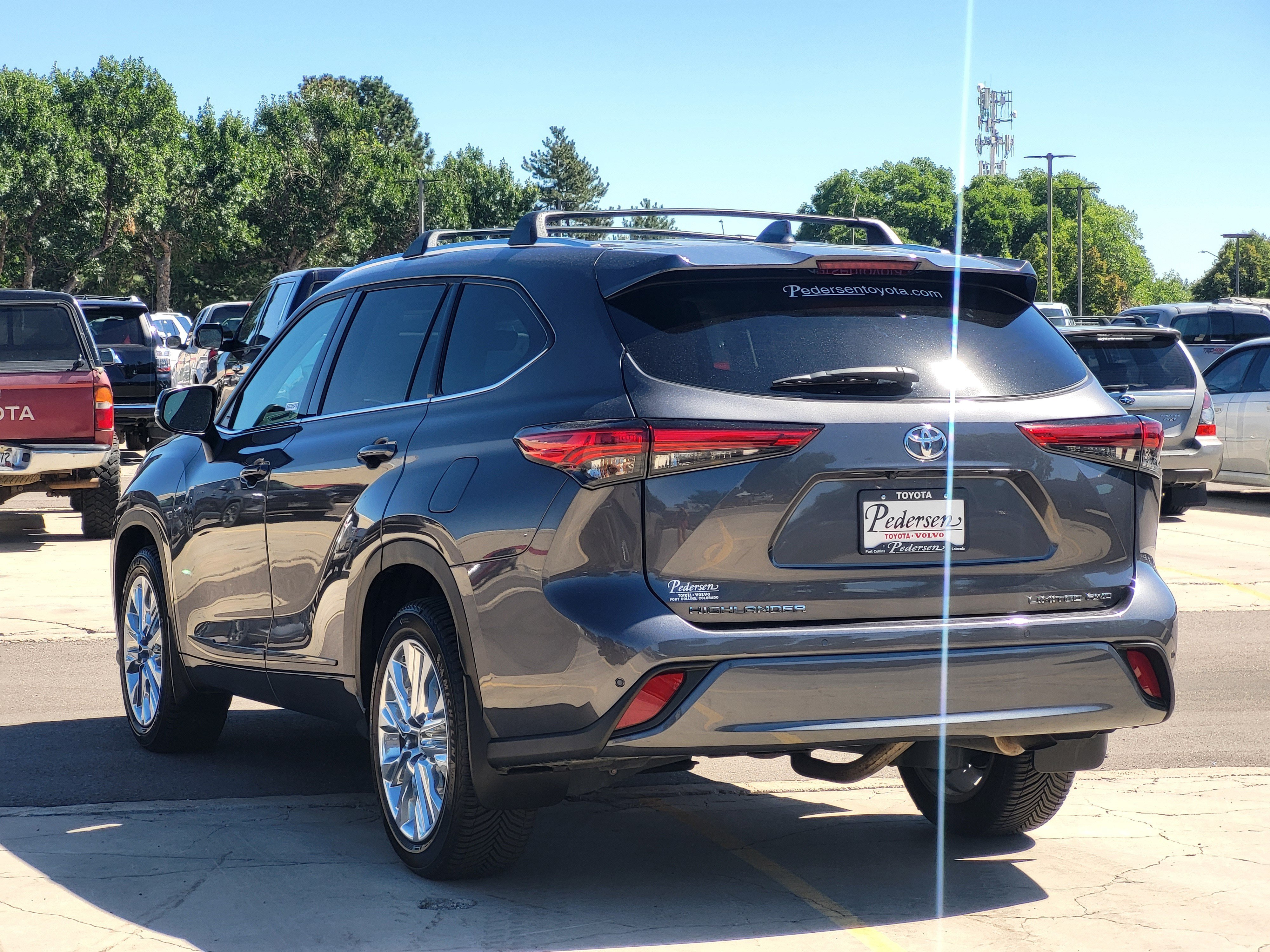 Used 2023 Toyota Highlander Limited AWD/4WD image 3