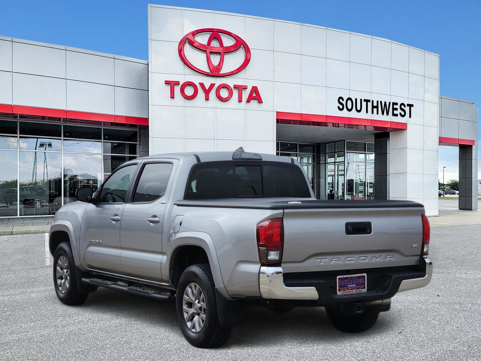 Used 2018 Toyota Tacoma SR5 image 4