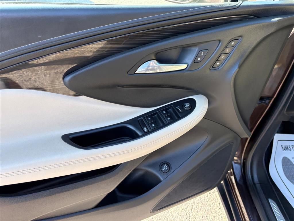 Used 2020 Buick Envision Essence FWD image 21