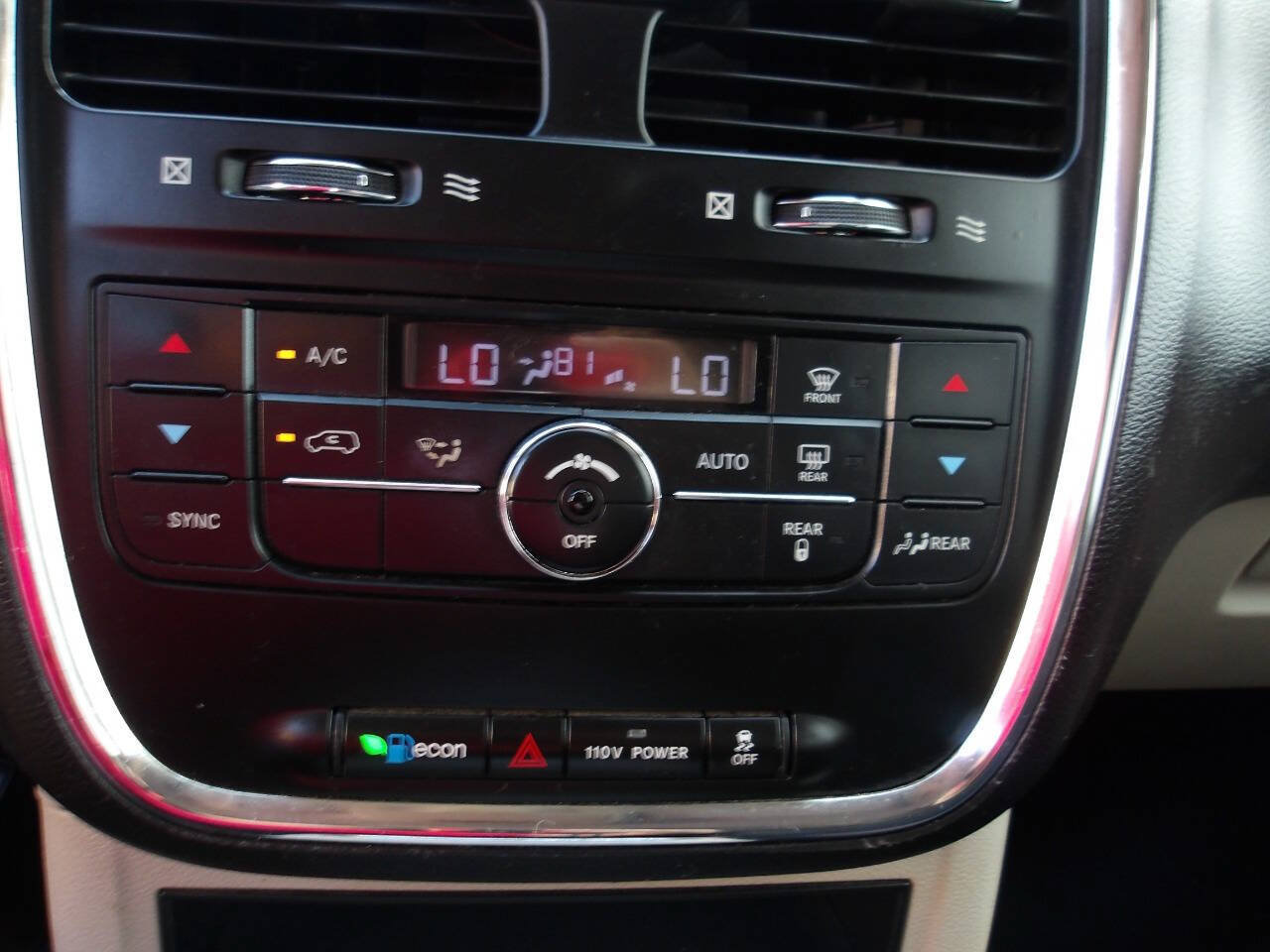 Used 2011 Chrysler Town & Country Touring FWD image 14