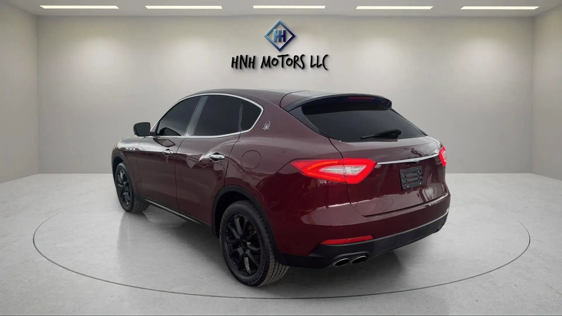 Used 2017 Maserati Levante image 3