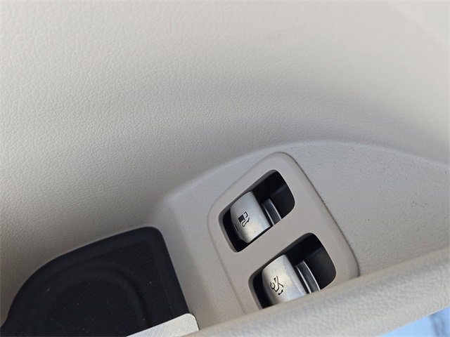 Used 2025 Mercedes-Benz GLC 350e 4MATIC image 21