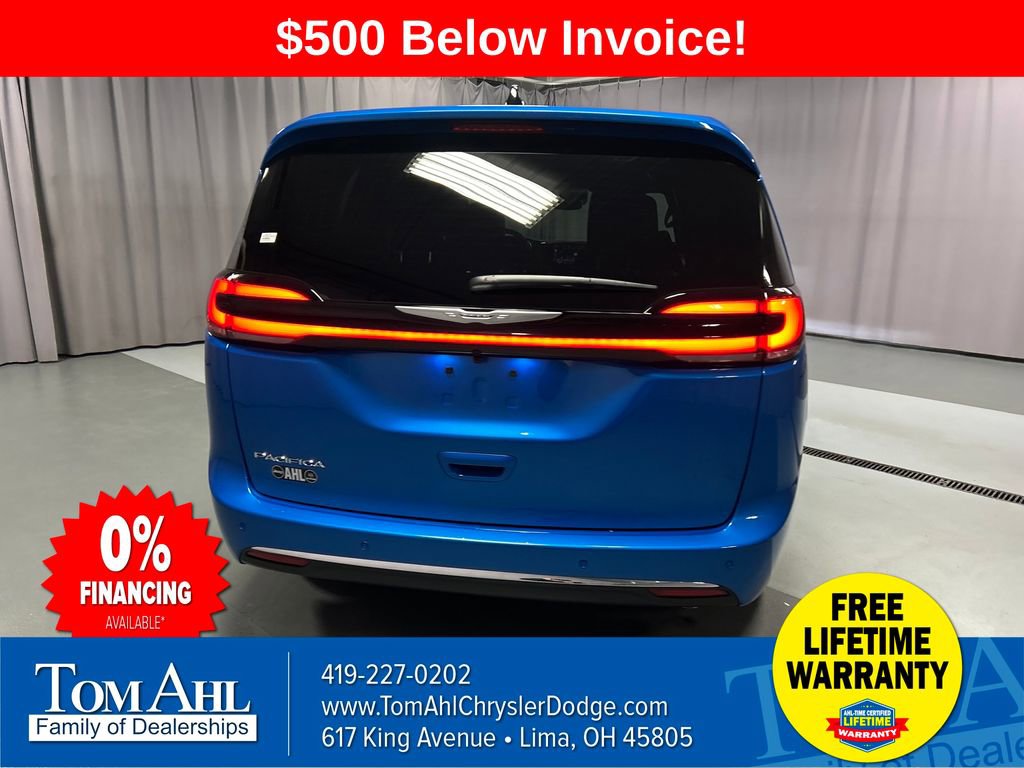 New 2026 Chrysler Pacifica Select image 6