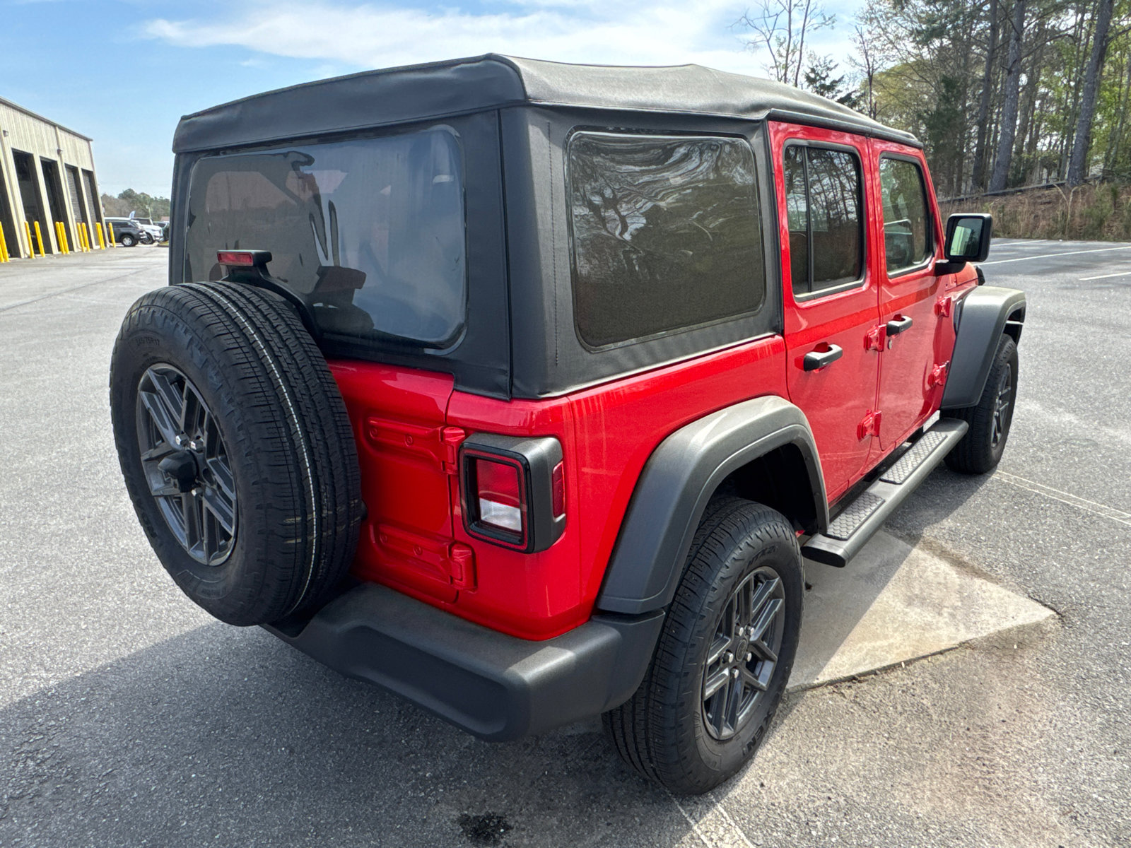 Used 2025 Jeep Wrangler Sport S image 5