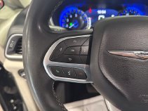 Used 2023 Chrysler Pacifica Touring-L FWD image 3