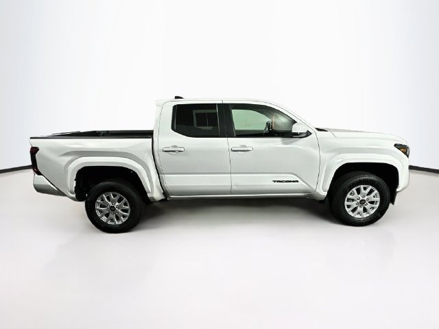 Used 2025 Toyota Tacoma SR5 AWD/4WD image 10