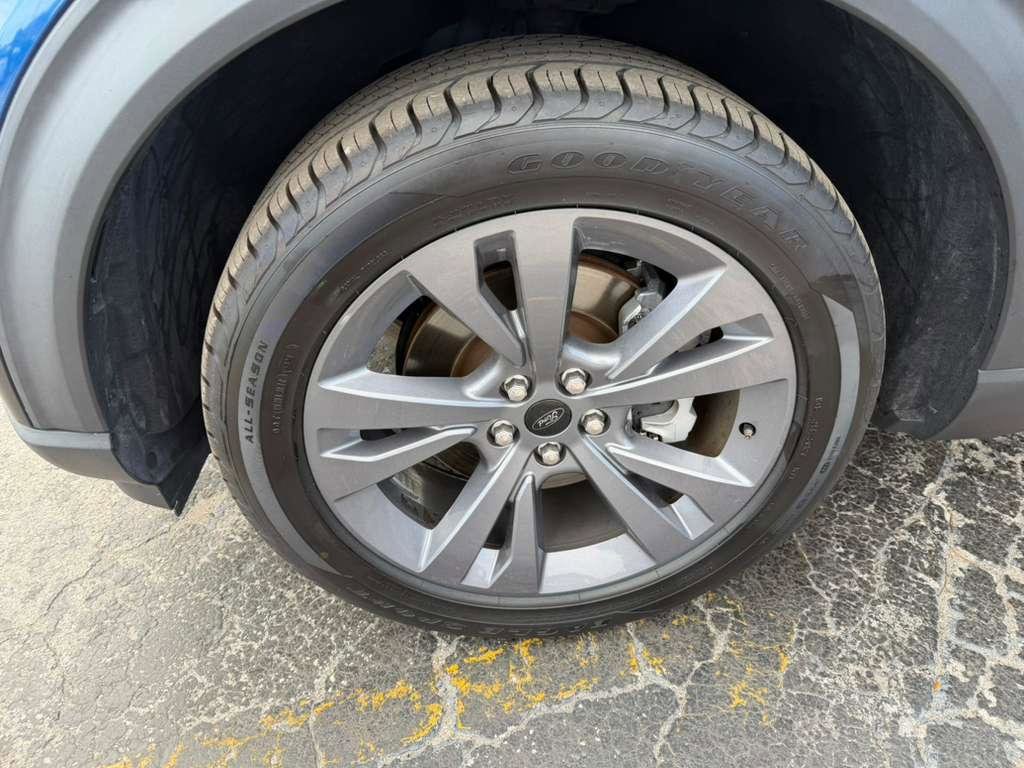 Used 2022 Ford Explorer XLT w/ Equipment Group 202A image 8