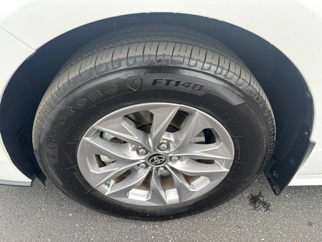Used 2025 Toyota Sienna XLE FWD image 12