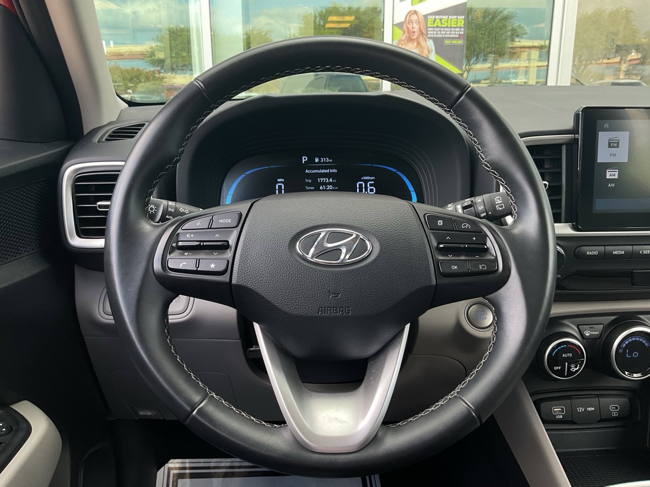 Used 2025 Hyundai Venue SEL FWD image 32