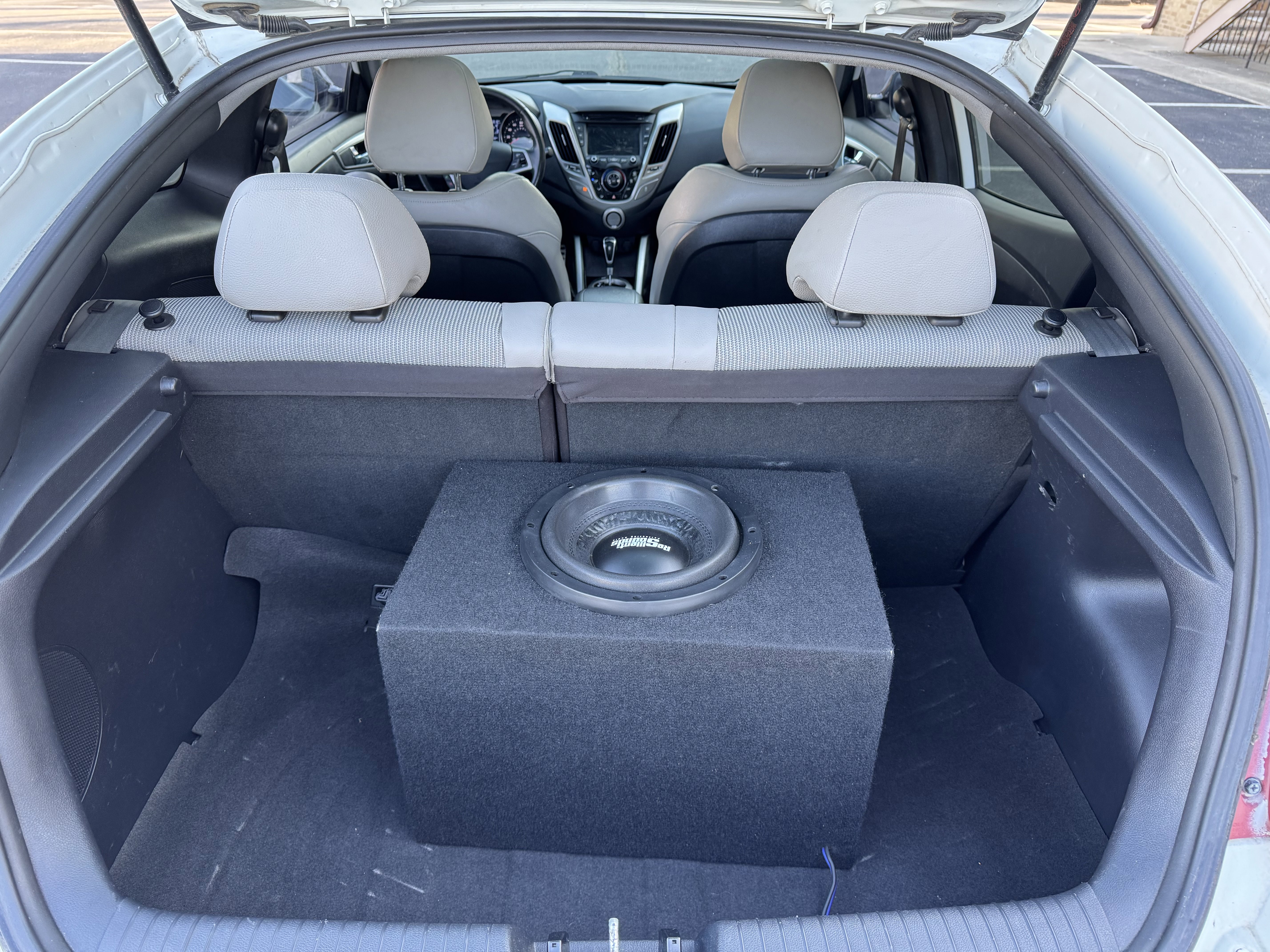 Used 2013 Hyundai Veloster w/ Style Pkg image 9