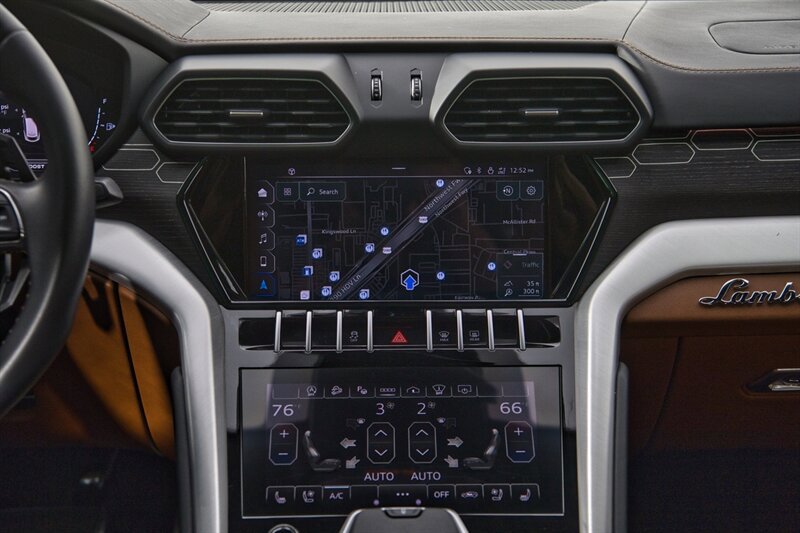 Used 2022 Lamborghini Urus AWD/4WD image 25