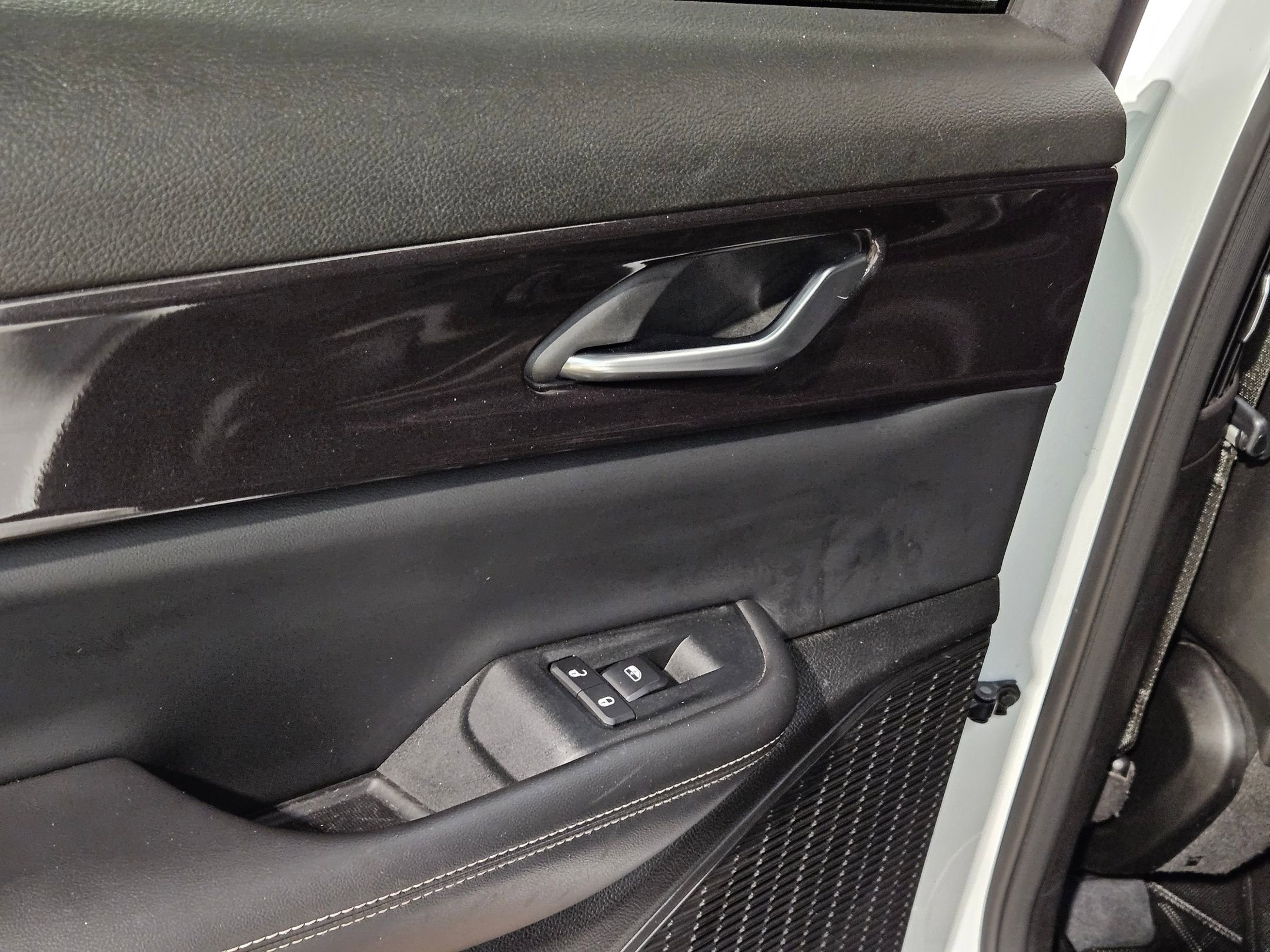 Used 2023 Jeep Grand Cherokee L Laredo image 32
