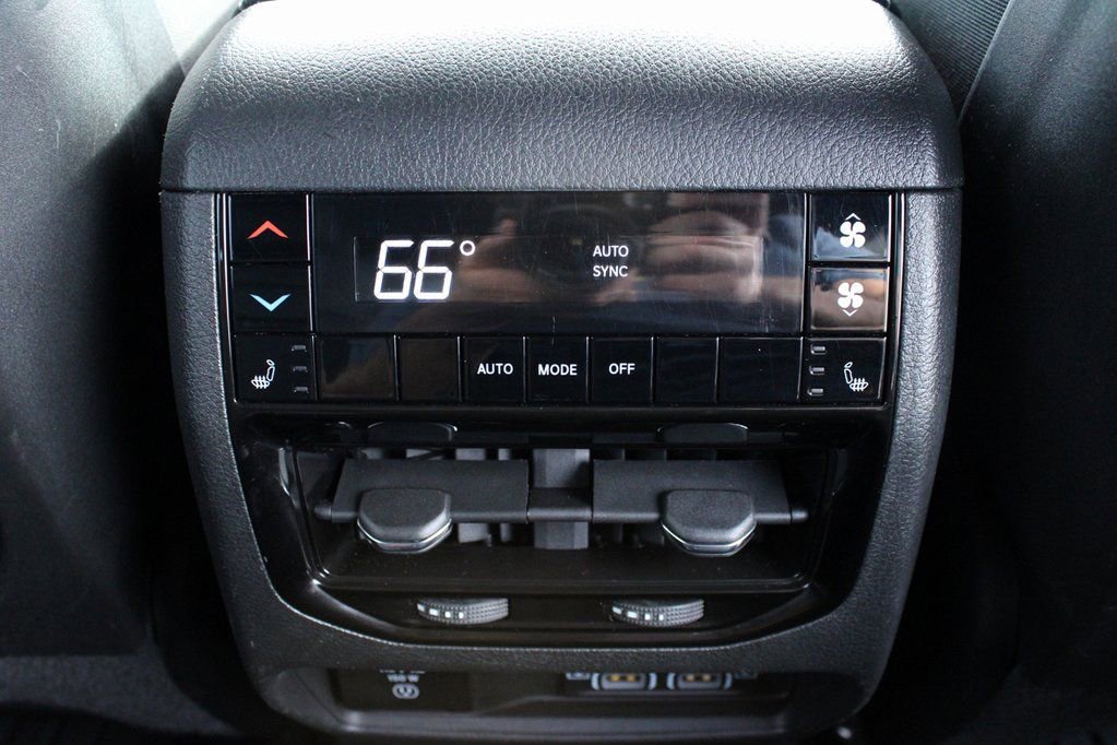 Used 2024 Jeep Grand Cherokee L Limited w/ Luxury Tech Group II image 23