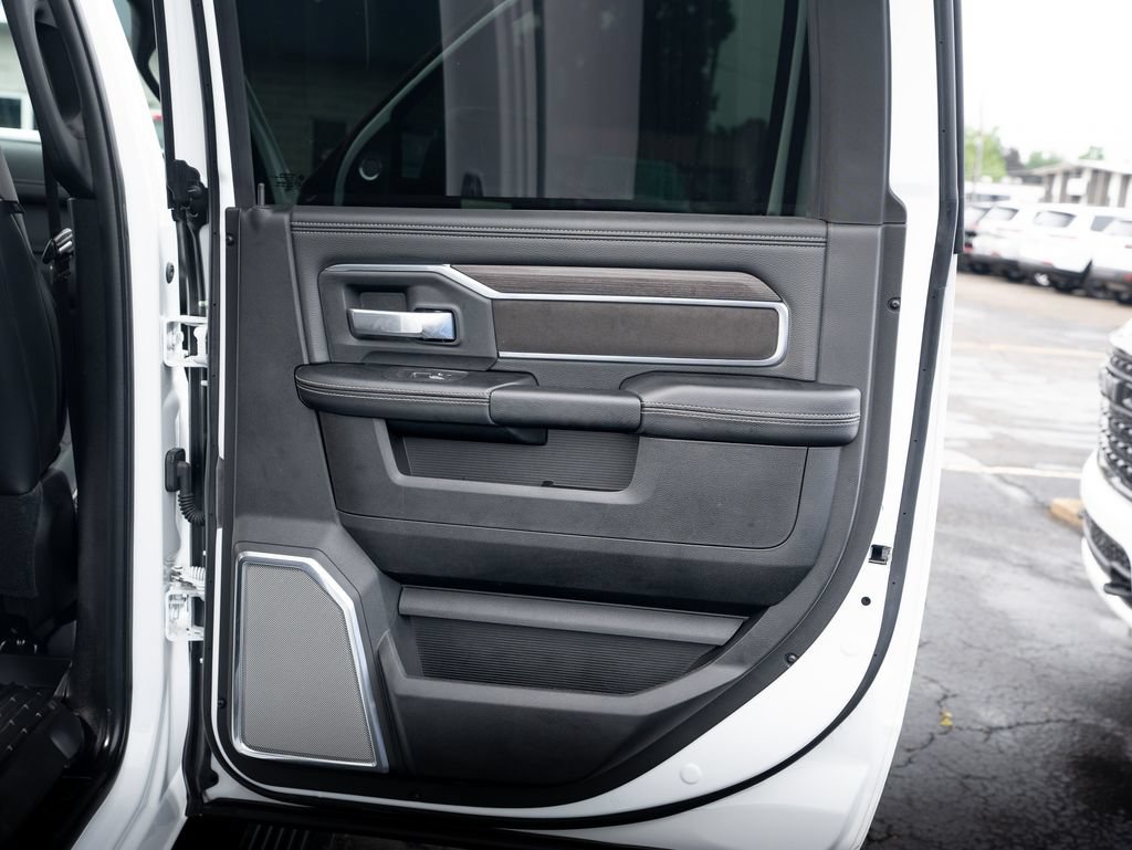 New 2026 RAM 2500 Laramie AWD/4WD image 13