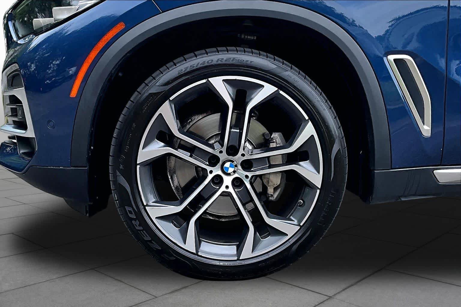 Used 2023 BMW X5 xDrive40i w/ Premium Package AWD/4WD image 11